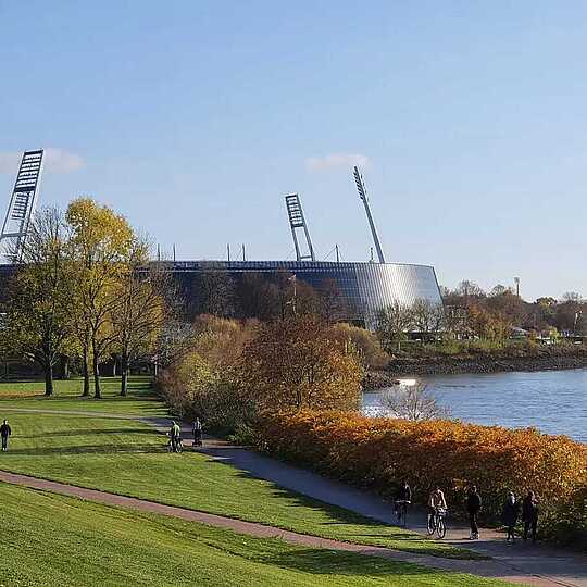 Weserstadtion mit Weser