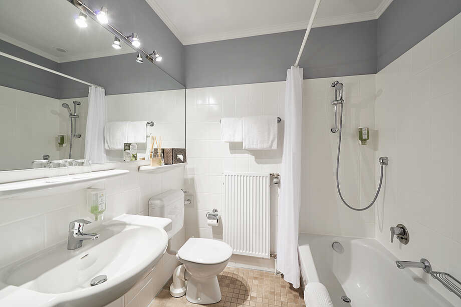 Beispiel eines Einfach-gut - Budgetzimmer - Badezimmers im Hotel Munte am Stadtwald - Bremen - Ringhotels