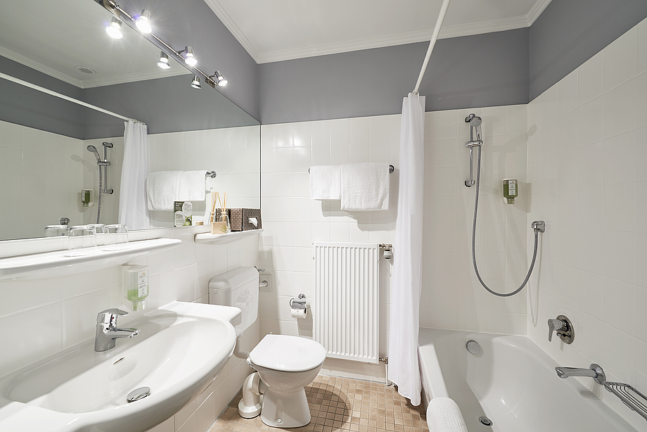 Beispiel eines Einfach-gut - Budgetzimmer - Badezimmers im Hotel Munte am Stadtwald - Bremen