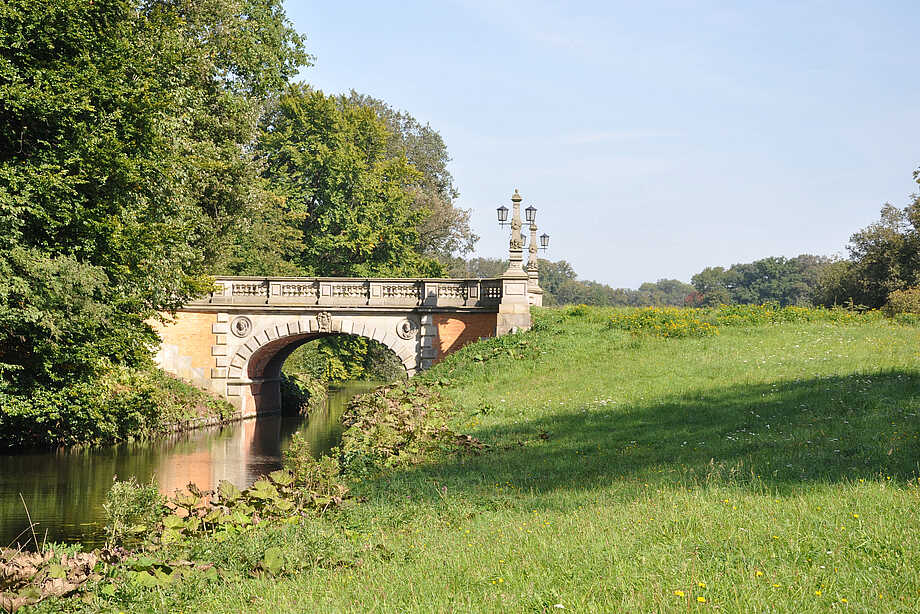 "Melchersbrücke" in Bremen's city park "Bürgerpark" opposite Hotel Munte am Stadtwald