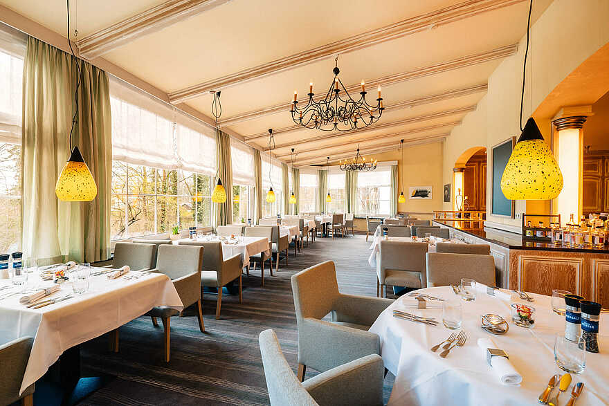 Restaurant Wels with tabels, chairs and a nice view