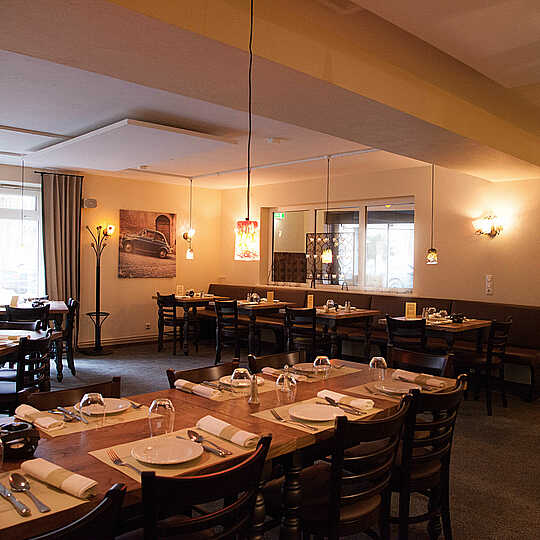 Zwei Köche in der Küche des italienischen Restaurants del bosco im Hotel Munte am Stadtwald in Bremen