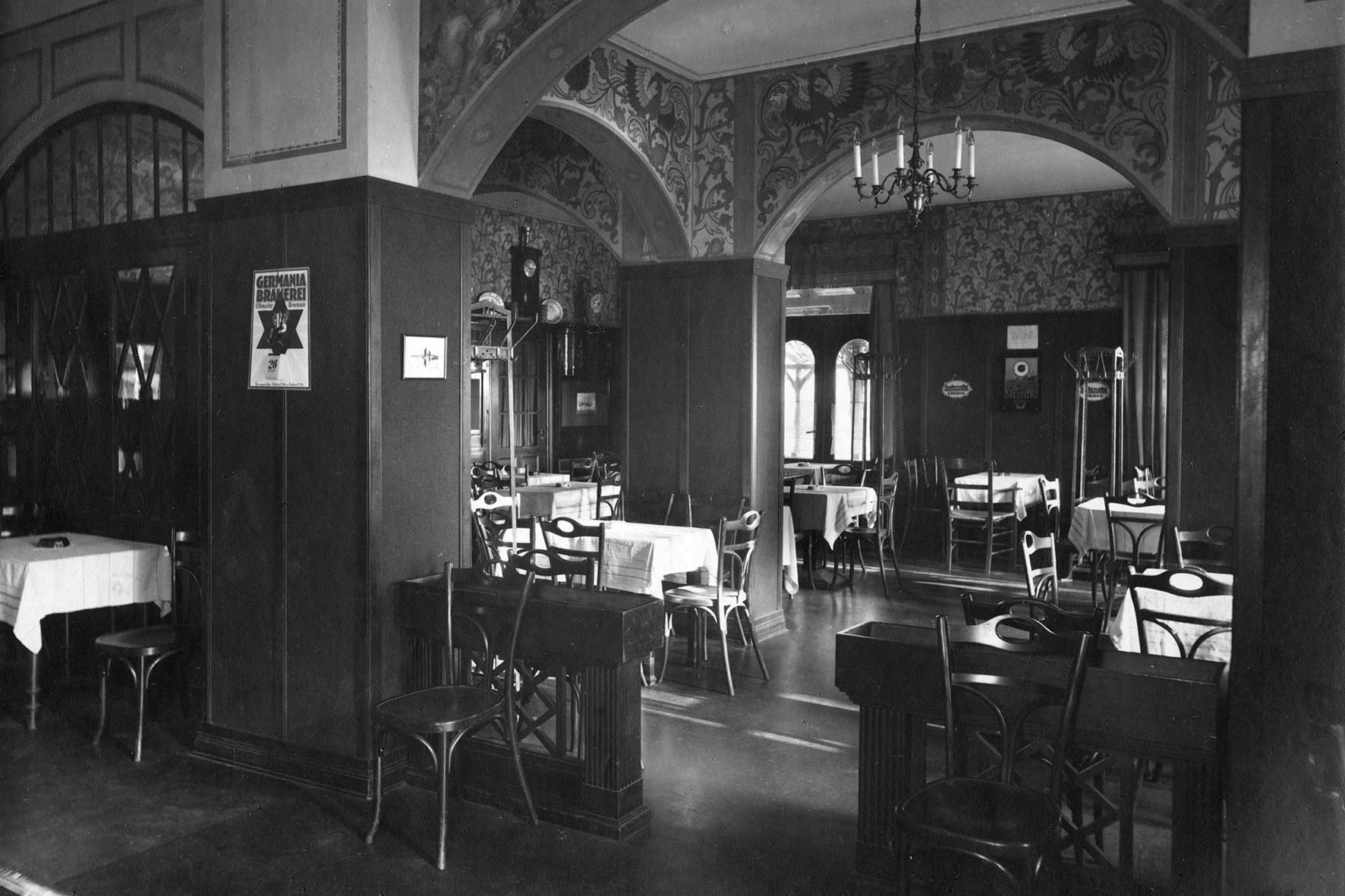 Schwarz-weiß-Foto eines ehemaligen Gastraums in der Munte aus dem Jahre 1926