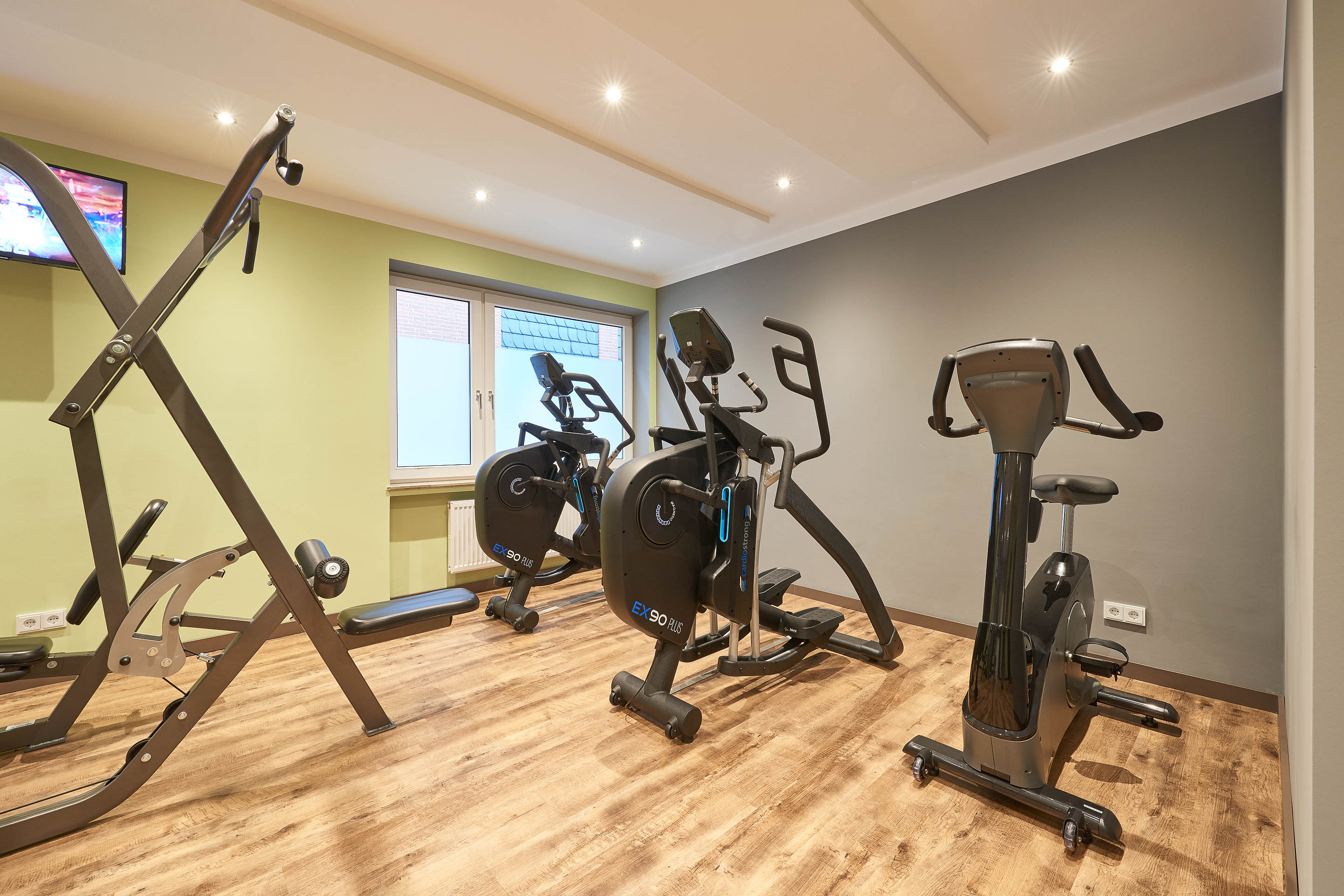 Cardio equipment in the fitness room of the Hotel Munte am Stadtwald