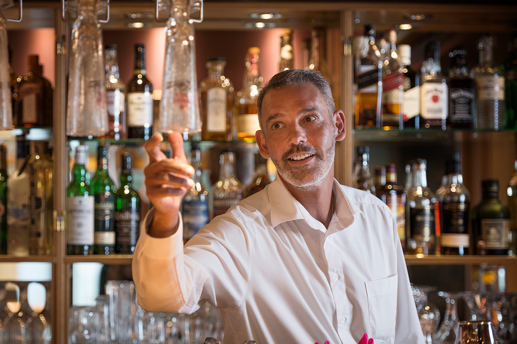 Barkeeper der ZartBitter Bar im Hotel Munte Bremen