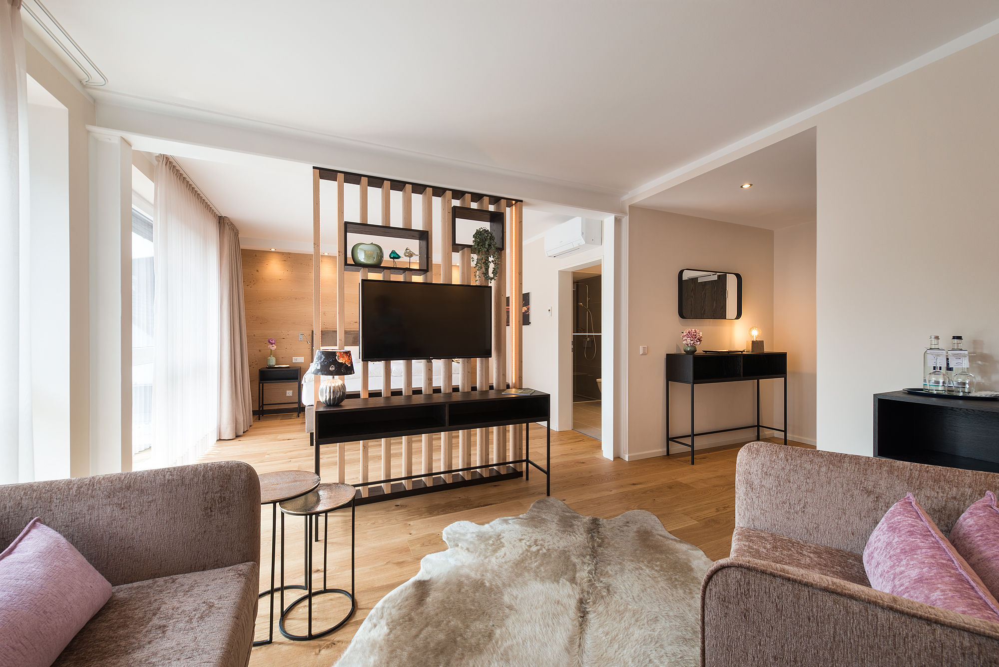 Junior-Suite - Blick vom Wohnbereich in den Schlafbereich - Hotel Munte Bremen